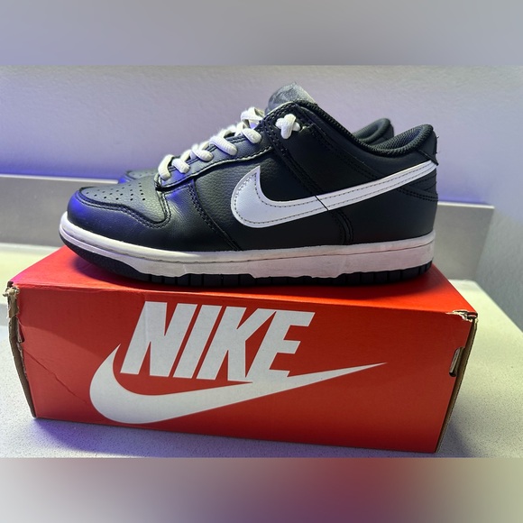Nike Dunk Low (GS)- youth size 5Y - Picture 3 of 13